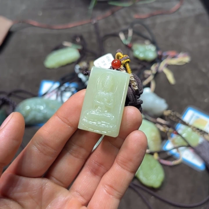 未镶嵌和田玉（糖玉）车挂