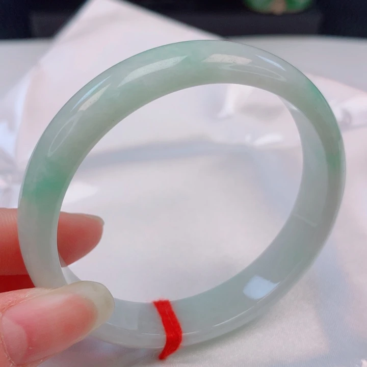 翡翠手镯未镶嵌54圈