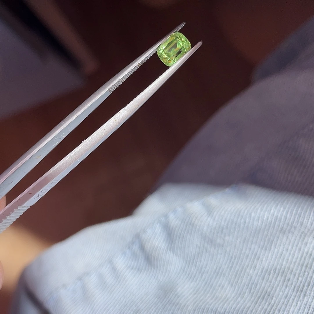 石榴石（沙弗莱）裸石未镶嵌1.08c t