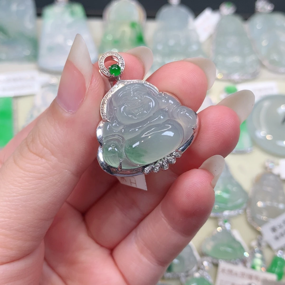 颈饰18K金镶嵌翡翠