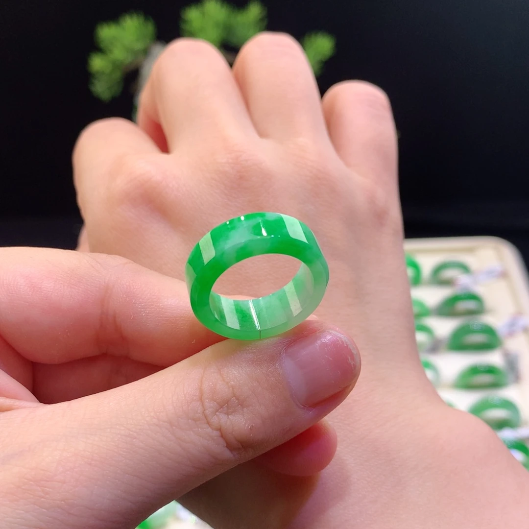 翡翠戒指未镶嵌翡翠