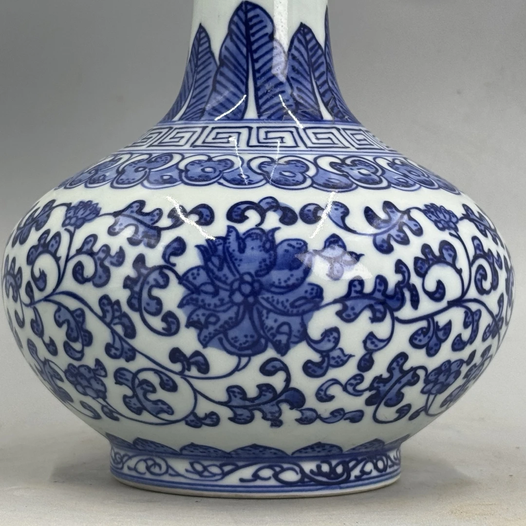 青花缠枝莲赏瓶,全品无瑕疵