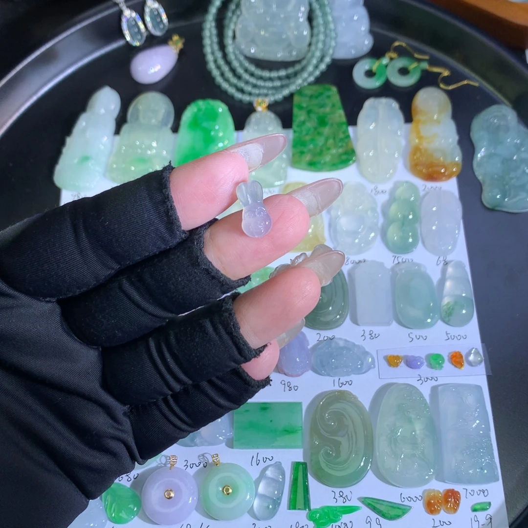 翡翠未镶嵌吊坠(不含链)冰兔头
