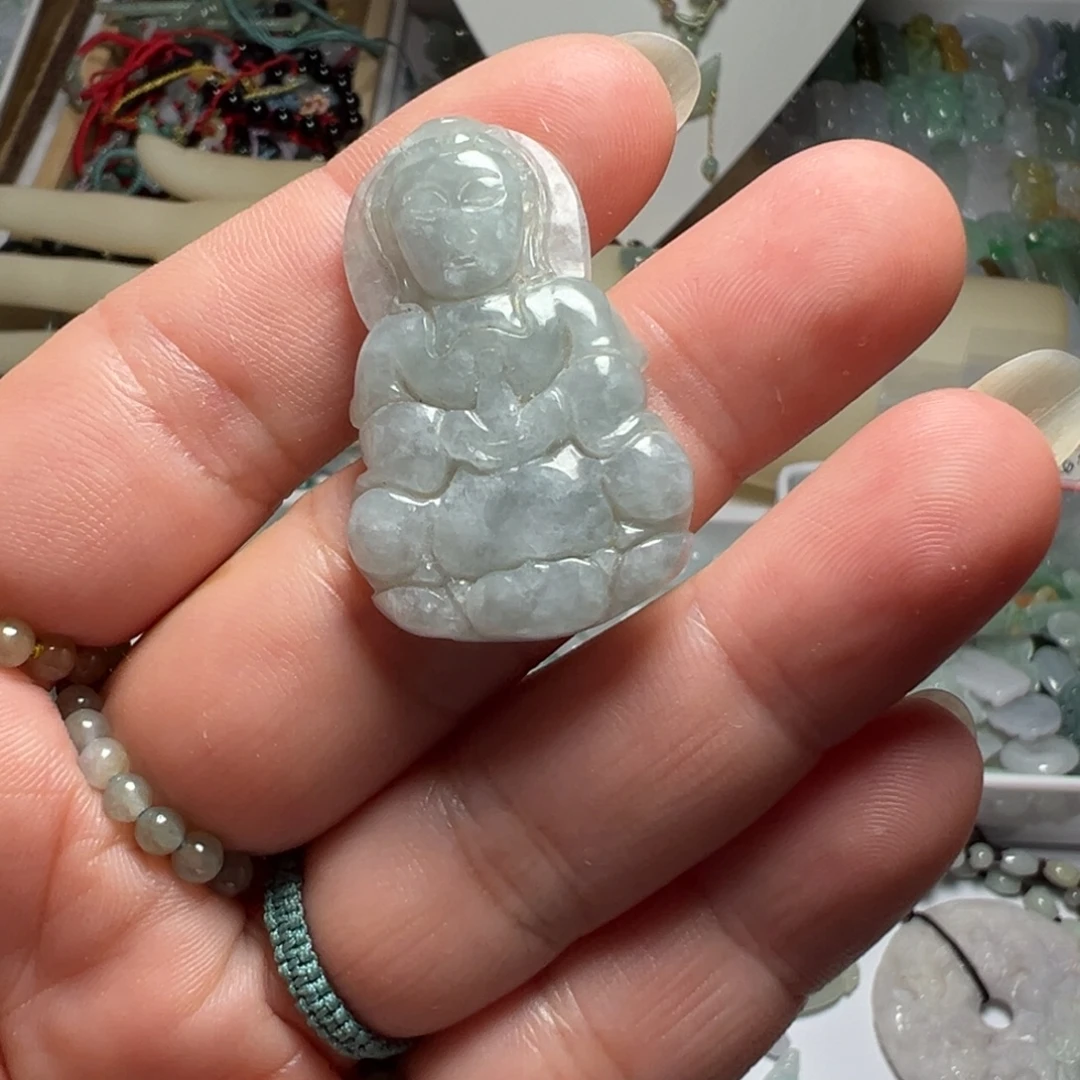 翡翠未镶嵌颈饰观音一个9.99