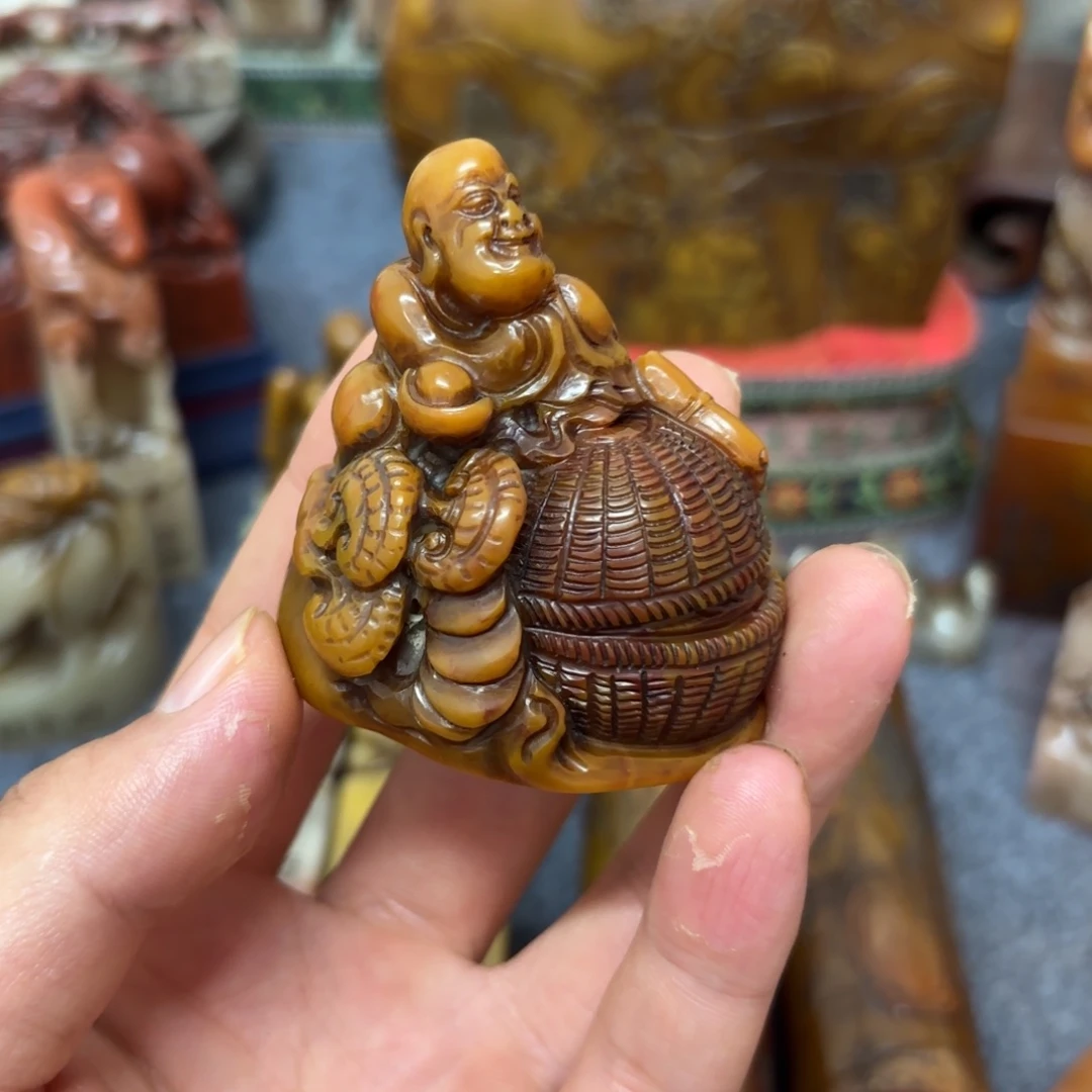 张***家印石寿山石桌面摆件
