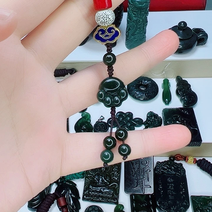 蛇纹石玉颈饰未镶嵌