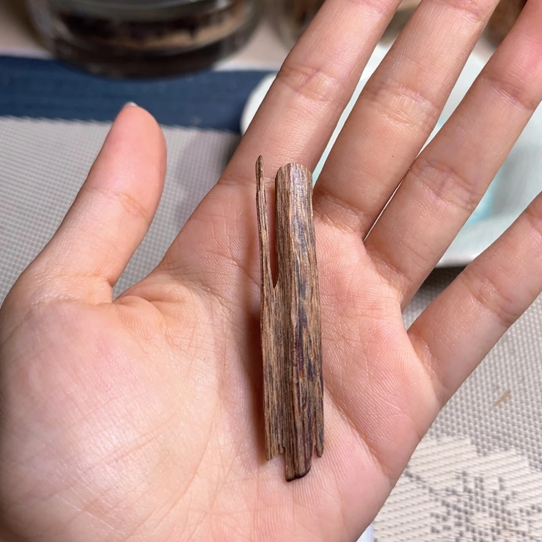 穷***蟆香料海南大山沉水树心香1.3克