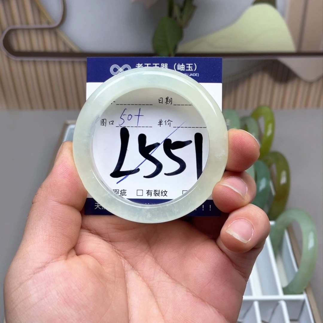 岫玉手镯手镯未镶嵌