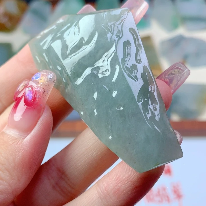 颈饰未镶嵌翡翠好
