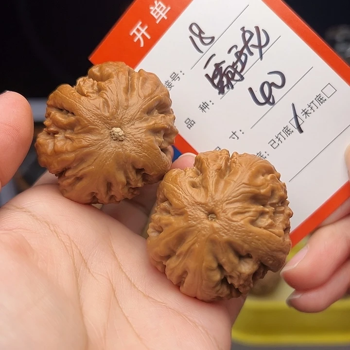 核桃文玩手捻核桃18