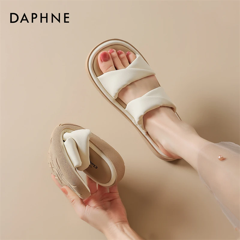 达芙妮平底拖鞋女夏外穿2025新款配裙子一字拖软底休闲沙滩凉拖鞋