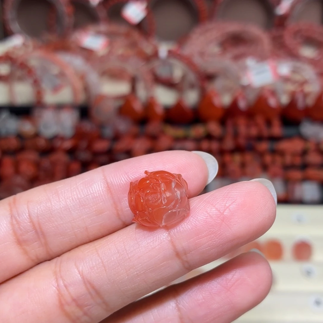 金***金南红玛瑙未镶嵌颈饰牡丹花