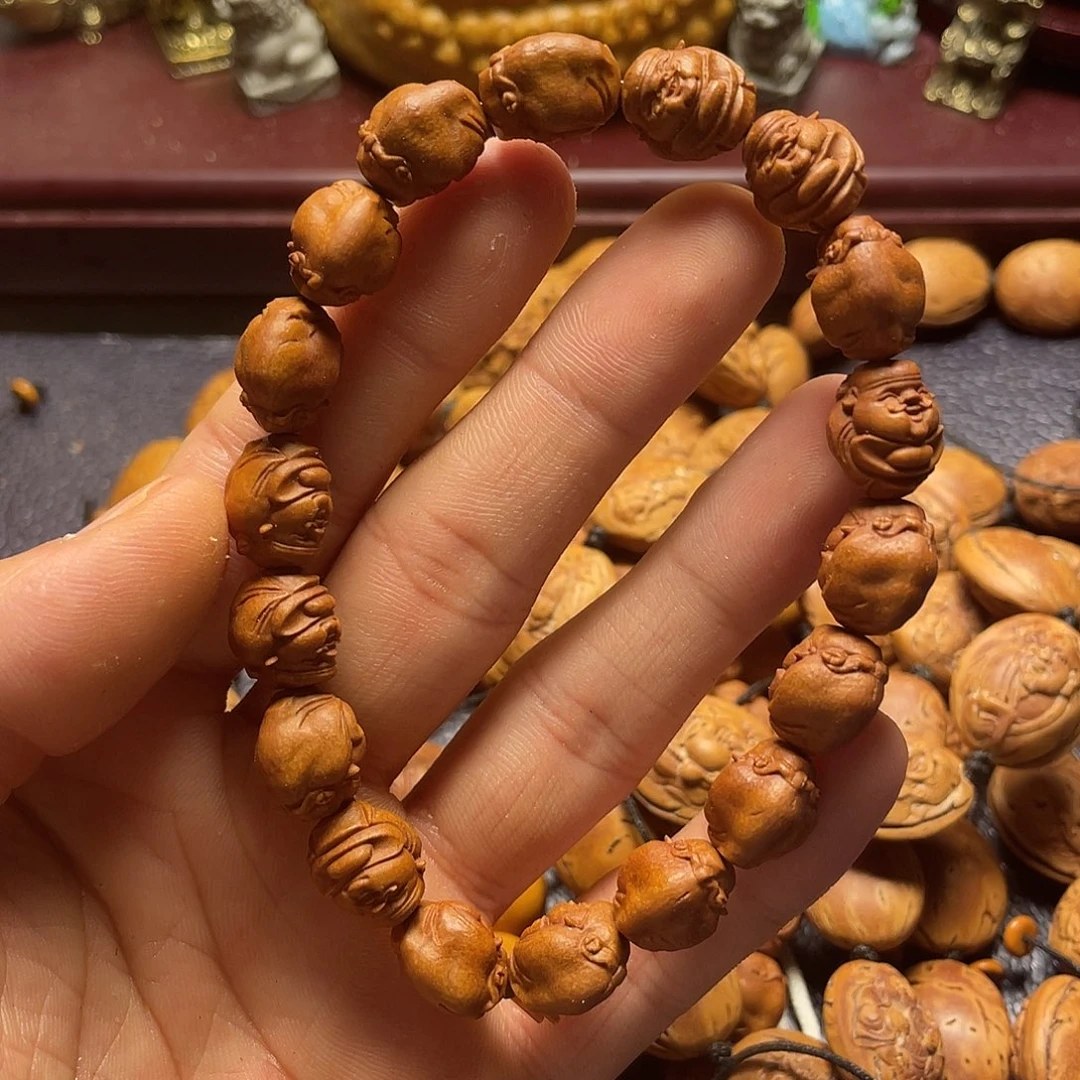 空***城龙纹桃核雕刻瑕疵财神
