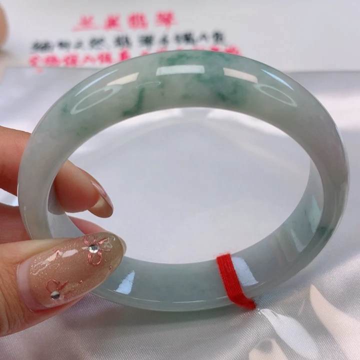 翡翠手镯未镶嵌56圈