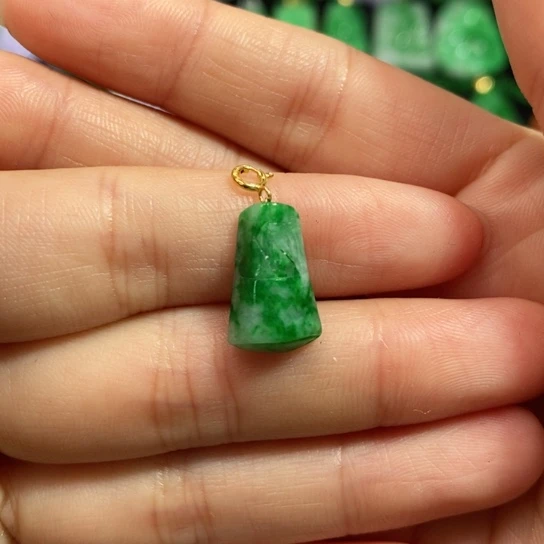 颈饰未镶嵌翡翠吊坠