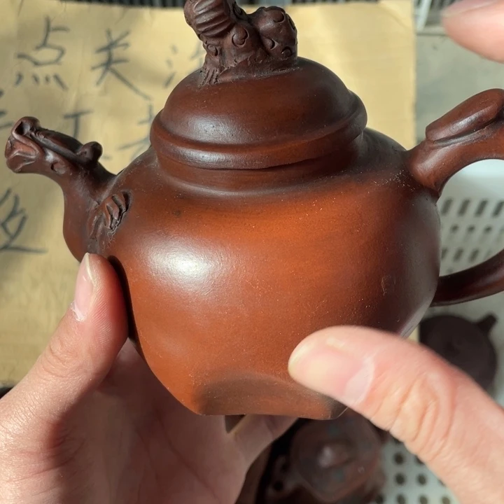 老厂紫砂壶一件。