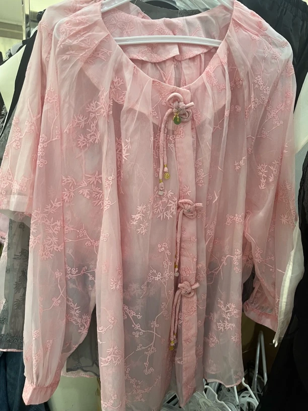 她家衣服真好看。