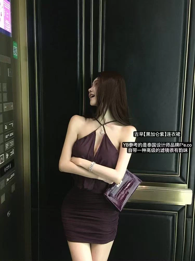 梦梦 MENGMENG｛黑加仑紫 新款纯欲性感收腰显瘦挂脖包臀连衣裙}