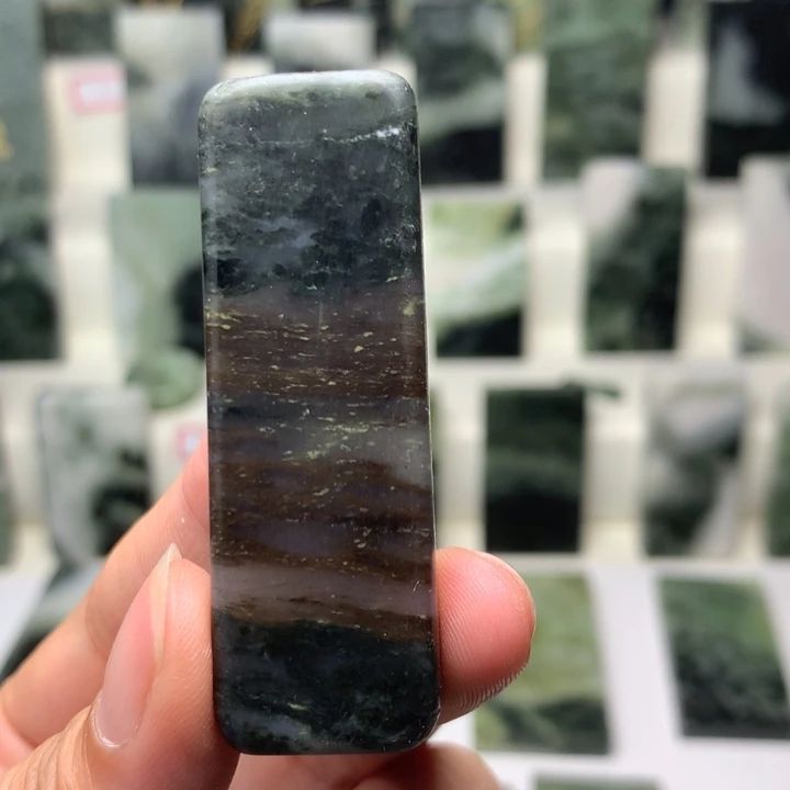 独山玉未镶嵌颈饰