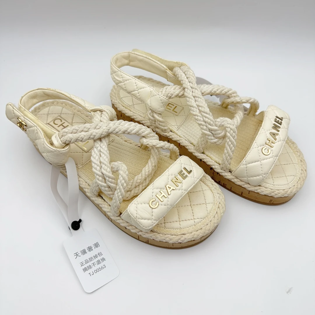 95新 Chanel/香奈儿 /37码/白色金标凉鞋/00563