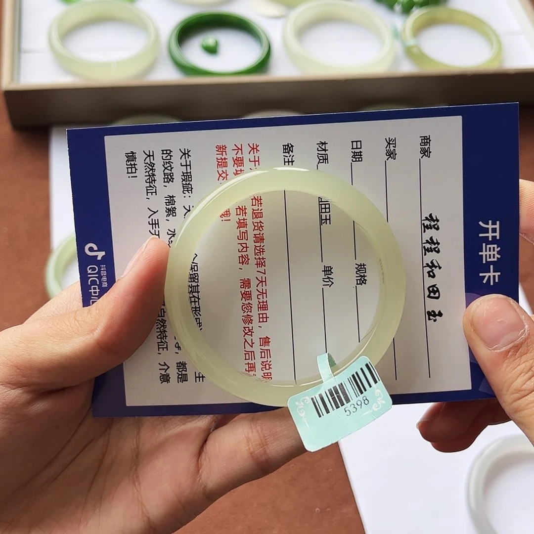 和田玉手镯未镶嵌静*子