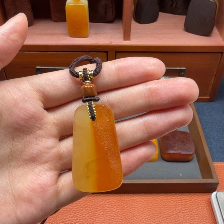 蜜蜡未镶嵌吊坠(赠链)