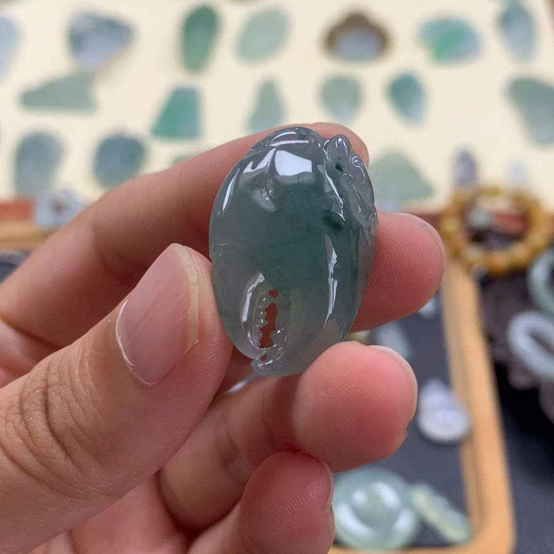 翡翠未镶嵌颈饰蟹钳