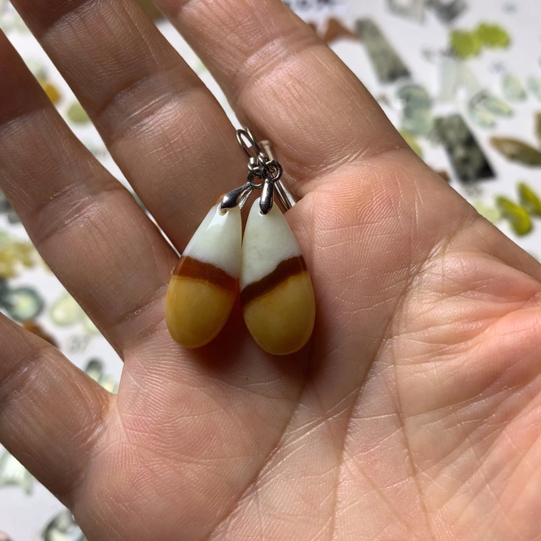 蛇纹石玉未镶嵌耳坠