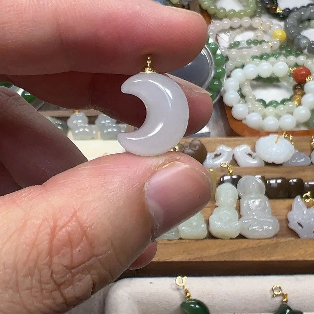 和田玉未镶嵌颈饰和田玉小月亮吊坠