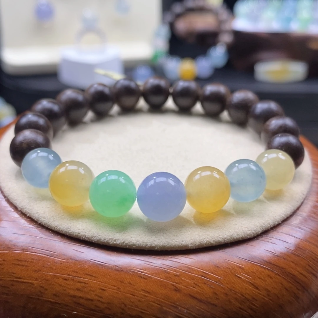 翡翠未镶嵌颈饰翡翠缤纷色彩搭配