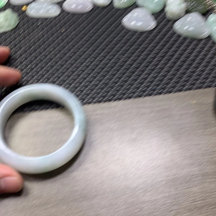 翡翠颈饰未镶嵌光**辉翡翠