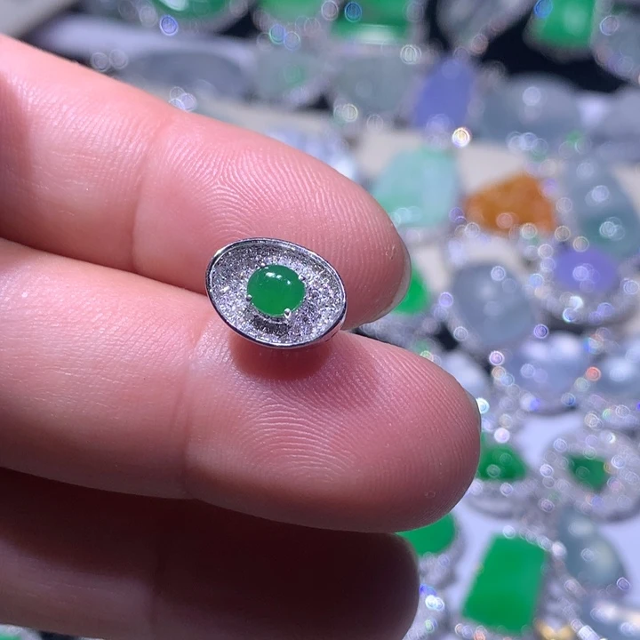 颈饰18K金镶嵌翡翠