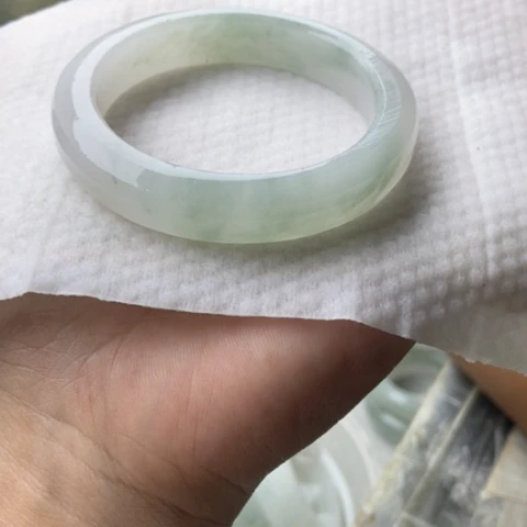 莲****石英质玉（金丝玉）未镶嵌手镯加工定制
