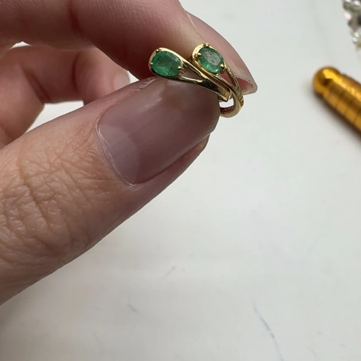 18K金镶嵌耳饰祖母绿