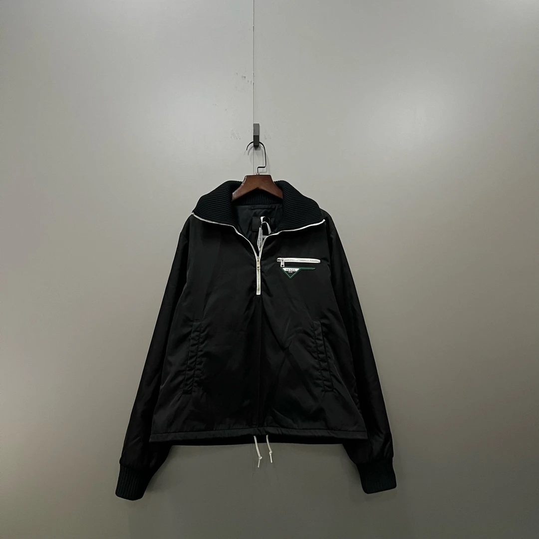 95新 Prada/普拉达 （ll）半拉链套头卫衣 46码/98新/bc001711