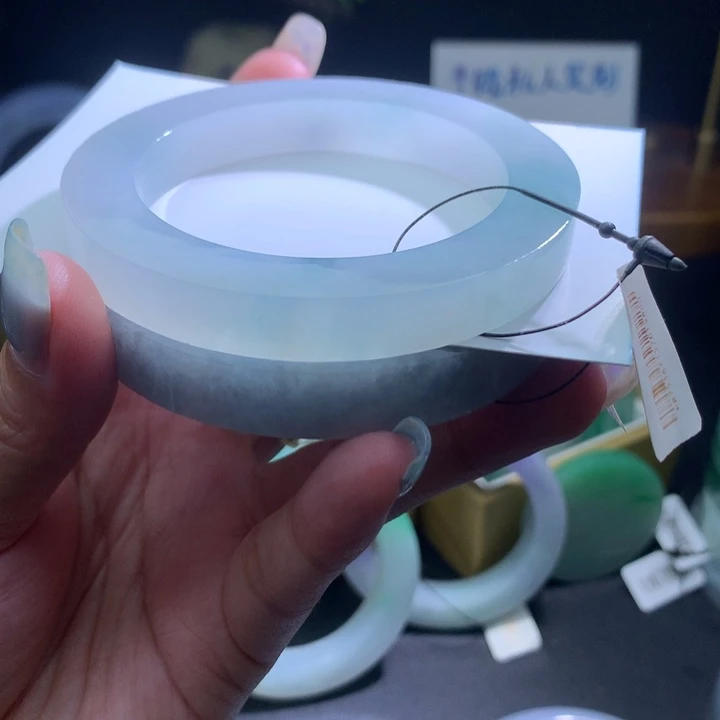 定制翡翠未镶嵌翡翠手镯