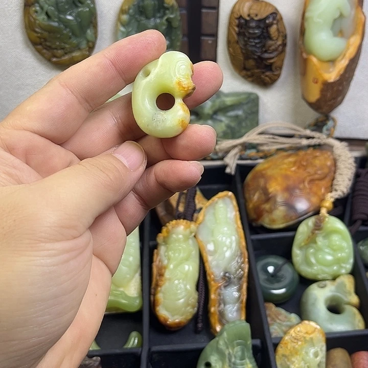 岫岩河磨玉（透闪石质玉）未镶嵌颈饰