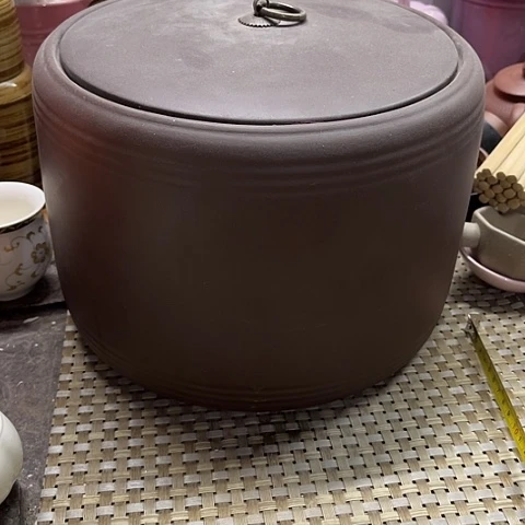 微瑕，不能明火，口径22高17，10斤米缸