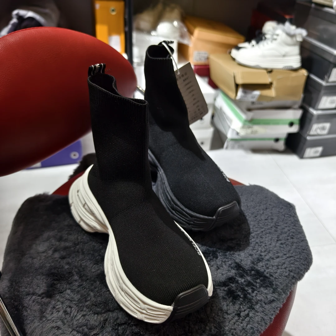 777黑色时尚袜靴舒适透气潮流百搭袜子鞋