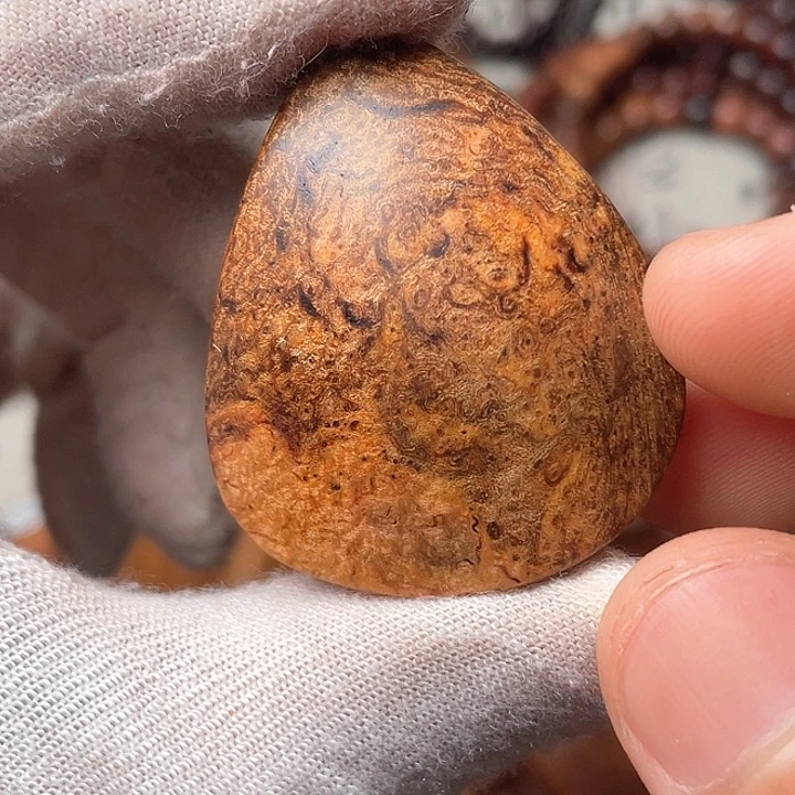 黄花梨/降香黄檀海南黄花梨满瘤疤小牌子一个