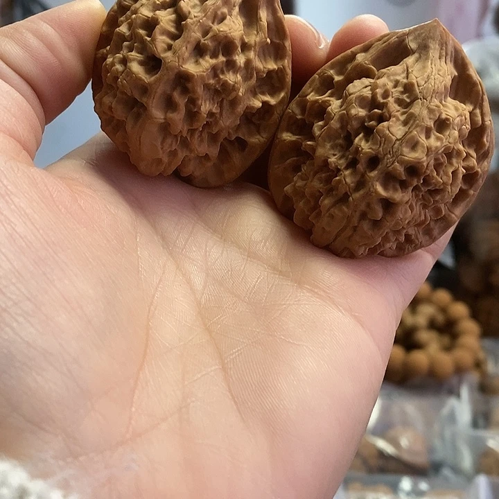 文玩核桃把件42.5麒麟纹官帽