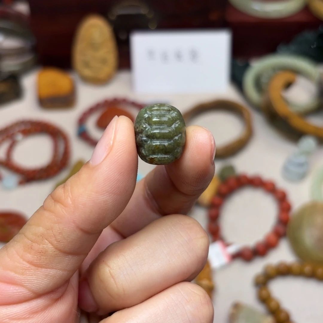 岫岩河磨玉（透闪石质玉）颈饰未镶嵌