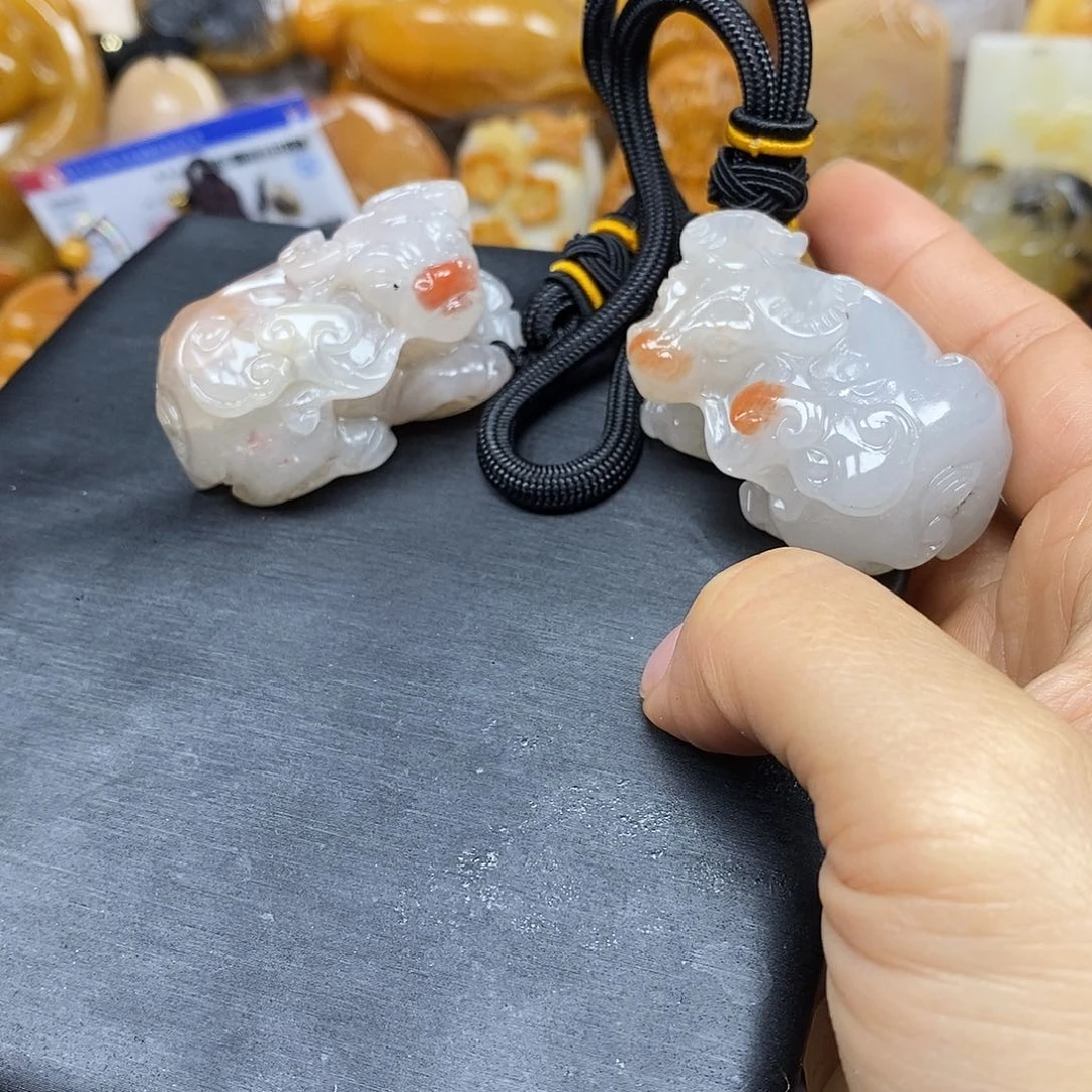 石英质玉（黄龙玉）颈饰未镶嵌