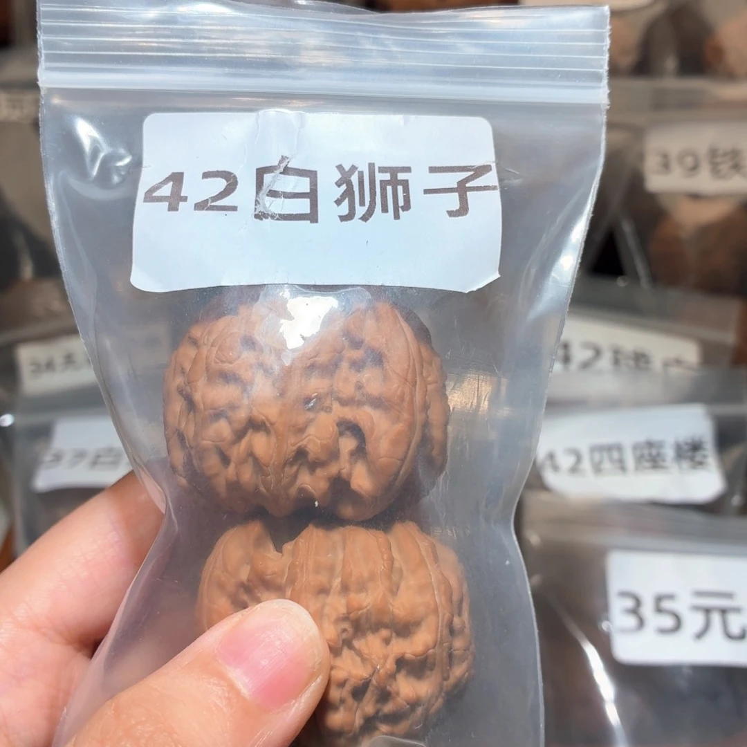 文玩核桃把件白狮子