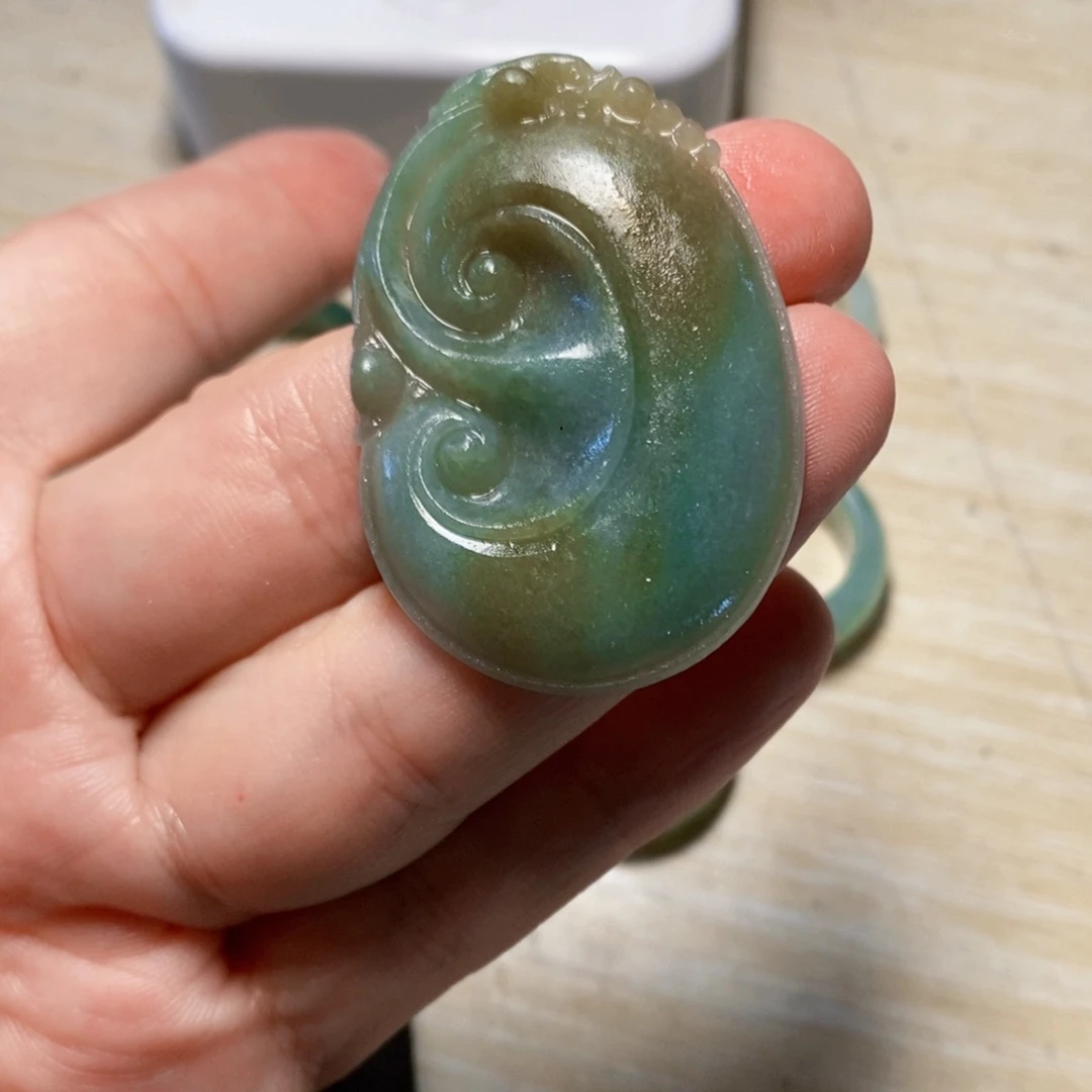 未镶嵌定制翡翠翡翠吊坠