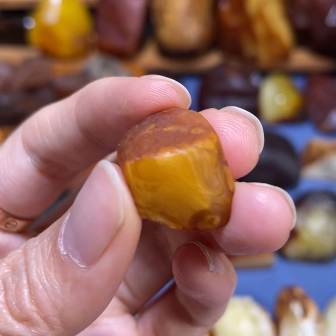 定制琥珀未镶嵌原石