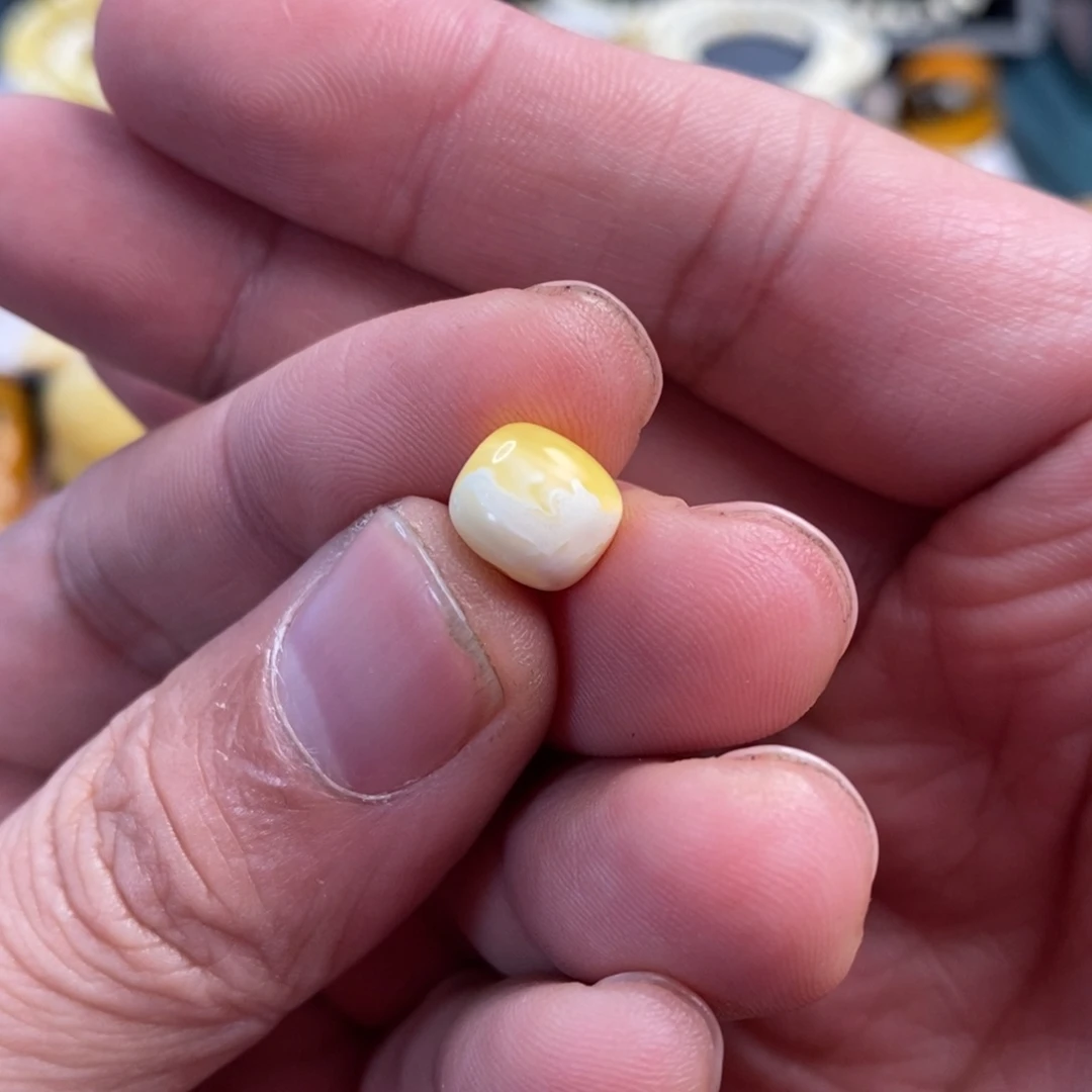 琥珀未镶嵌裸石9.5mm金瓷白