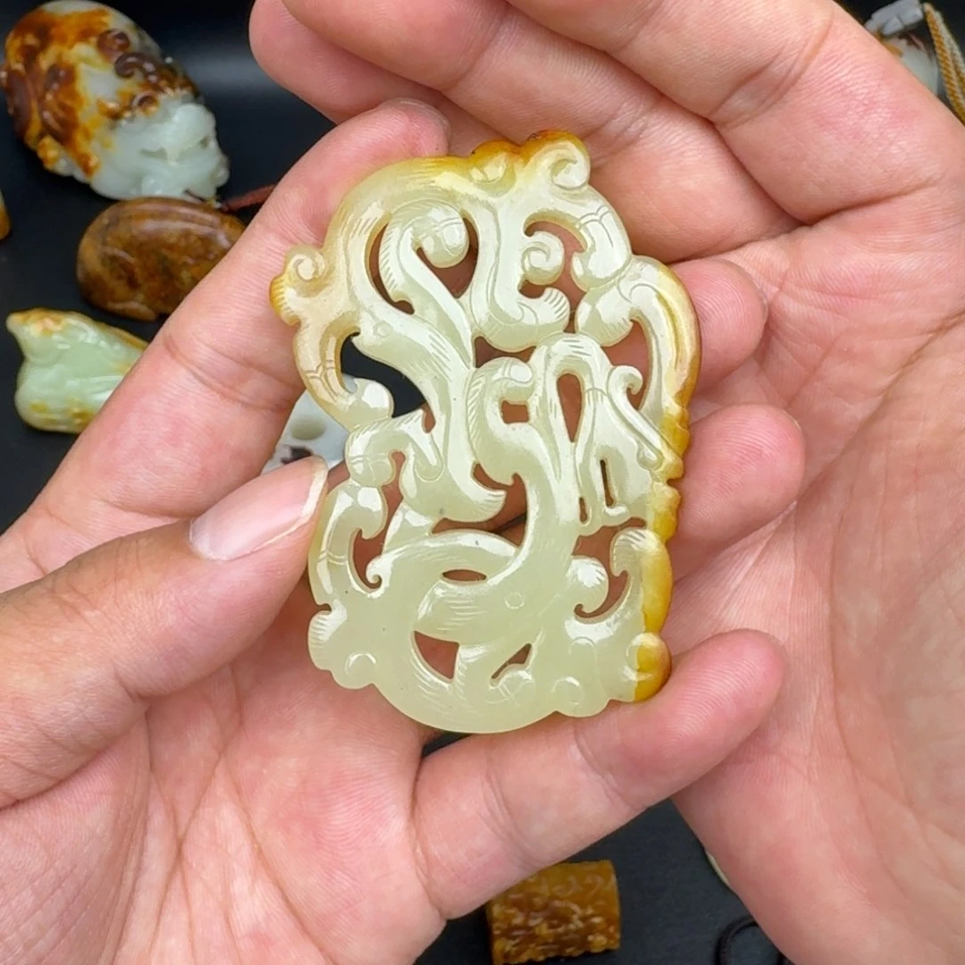 和田玉（糖玉）未镶嵌颈饰景