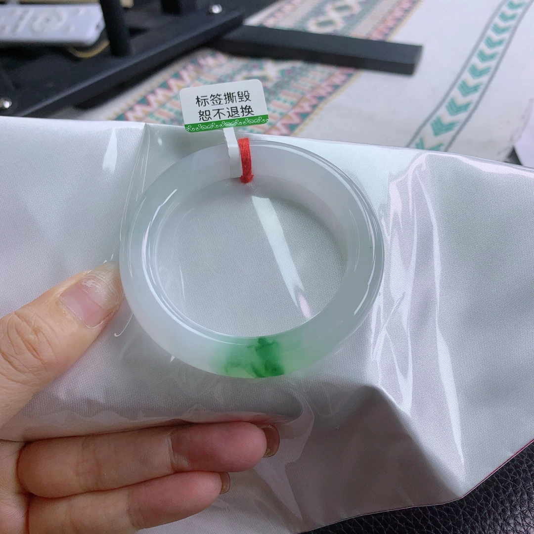 50圈天然缅甸A货翡翠老坑冰种起胶光飘阳绿圆条手镯