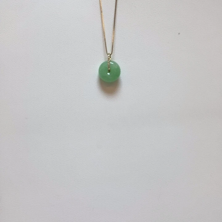 翡翠18K金镶嵌颈饰简单